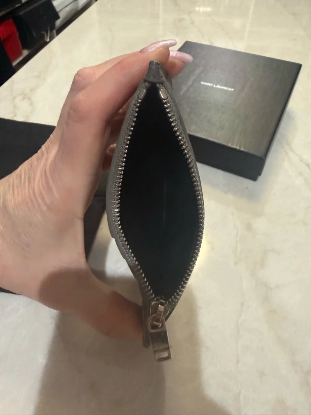 SAINT LAURENT FRAGMENTS ZIPPED CARD CASE IN GRAIN DE POUDRE LEATHER
Full set - Picture 7 of 8
